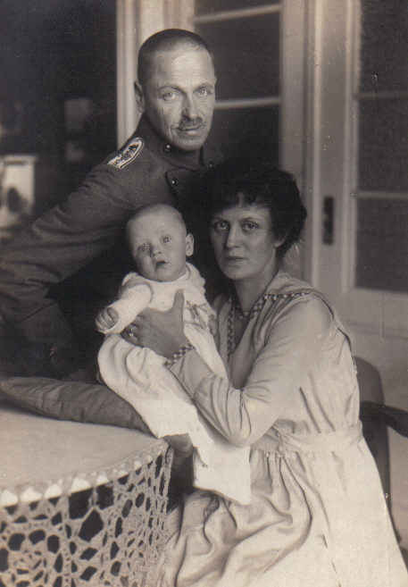 Otto Ruppersberg mit Frau Olga und Sohn Erich, 29.12.1921