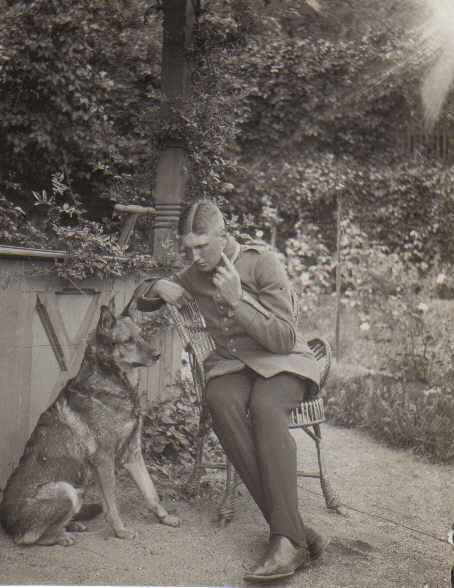 Mein Großvater in Uniform mit Lord